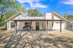 Stylish 3BR Austin Oasis Pool l Deck and Lake Access